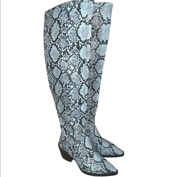 Gianni Bini Shoes - NWT Gianni Bini Alyiraa Blue Snakeskin Print boots